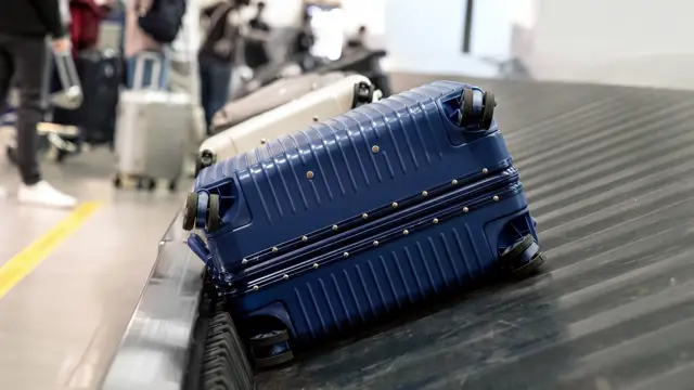 Track/change the status of your luggage